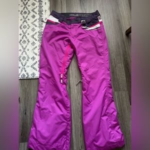 Women’s Oakley snowboard pants